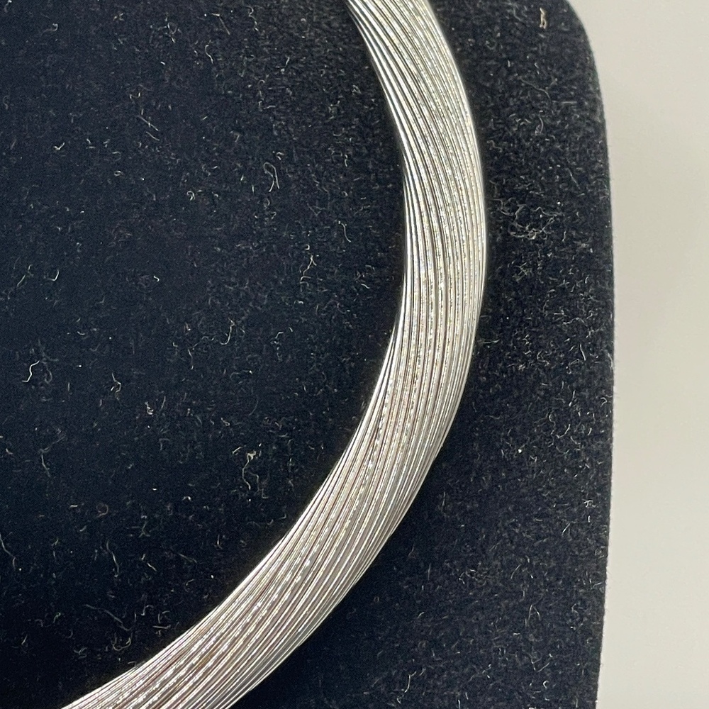 Vintage Silver Tone Twisted Wire Modernist Minimalist Choker Torque Necklace - Picture 8 of 10